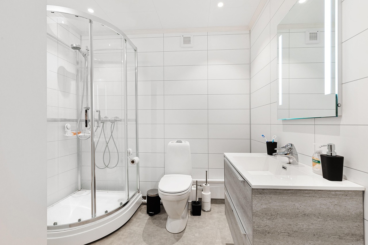 Benefits of Installing a Glass Shower Door in Your Bathroom